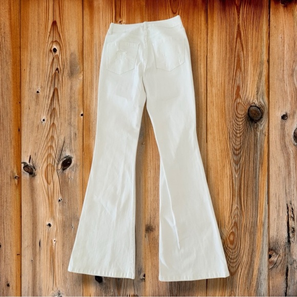 Zenana Size 9/28 White High Rise Button Flare Denim Jeans - Picture 3 of 5